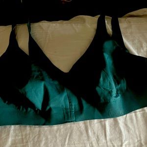 Sports bra. No padding